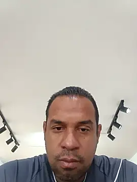 elnegro707070 online show from 10/23/25, 11:09