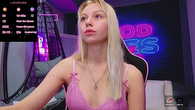 AlessiaCroft online show from 11/25/25, 05:19