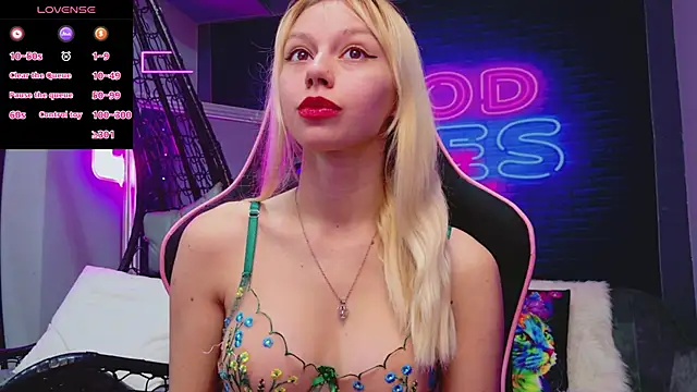 AlessiaCroft online show from 11/11/25, 05:13