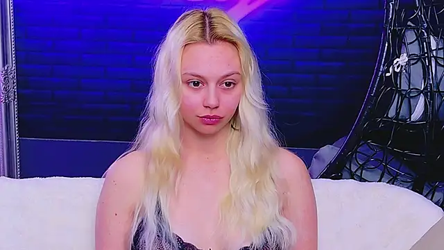 AlessiaCroft online show from 05/13/26, 04:08