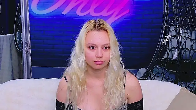 AlessiaCroft online show from 05/26/26, 03:59
