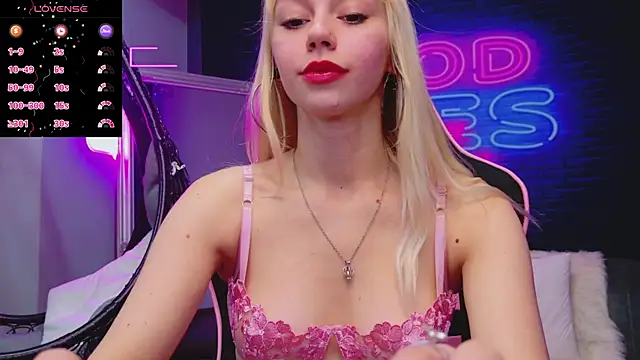 AlessiaCroft online show from 11/18/25, 05:22