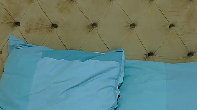 AlessiaCroft online show from 04/18/26, 04:04