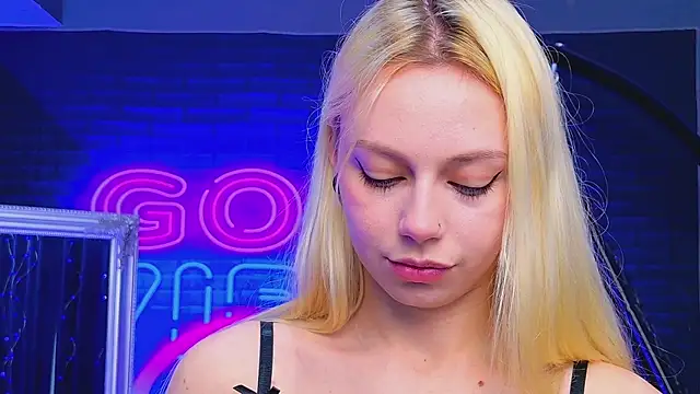 AlessiaCroft online show from 04/06/26, 04:08