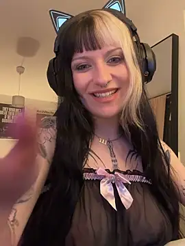 Snapshot of kittlunixx chatting on 03/24/26, 05:24 kittlunixx online show from 03/24/26, 05:24