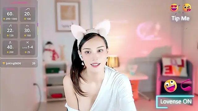 Snapshot of LunaBelle1984 chatting on 11/21/25, 03:11 LunaBelle1984 online show from 11/21/25, 03:11