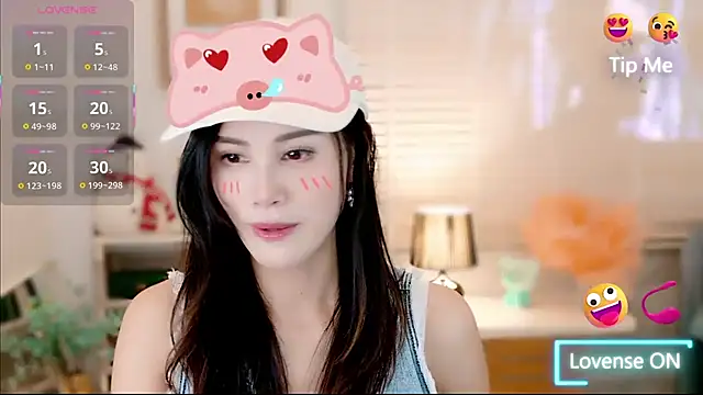 Snapshot of LunaBelle1984 chatting on 11/24/25, 03:12 LunaBelle1984 online show from 11/24/25, 03:12