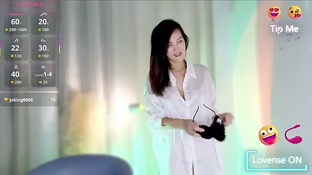 Snapshot of LunaBelle1984 chatting on 09/14/25, 03:56 LunaBelle1984 online show from 09/14/25, 03:56