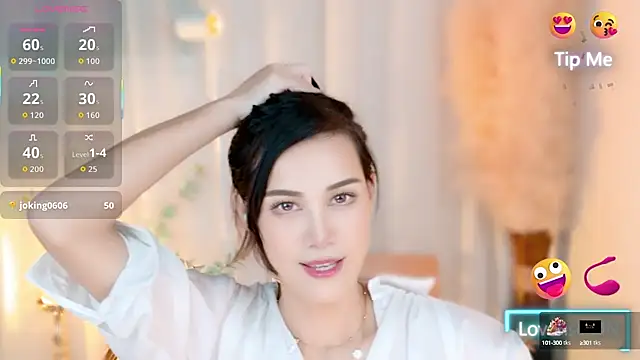 Snapshot of LunaBelle1984 chatting on 09/23/25, 03:19 LunaBelle1984 online show from 09/23/25, 03:19