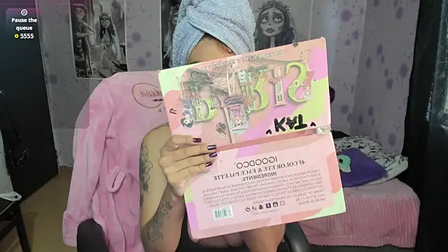 Medussa katt online show from 09/30/25, 06:14