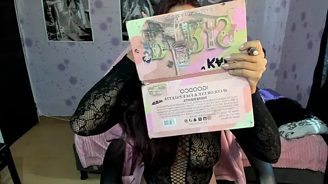 Medussa katt online show from 11/24/25, 07:14