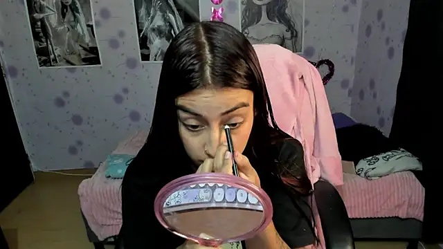 Medussa katt online show from 11/26/25, 10:21