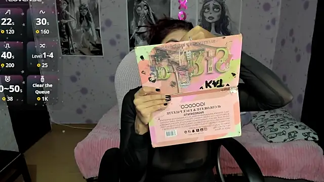 Medussa katt online show from 12/17/25, 10:15