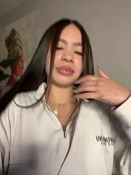 Cristina pinkk online show from 12/15/25, 04:07