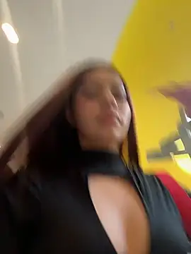 Cristina pinkk online show from 04/08/26, 09:16