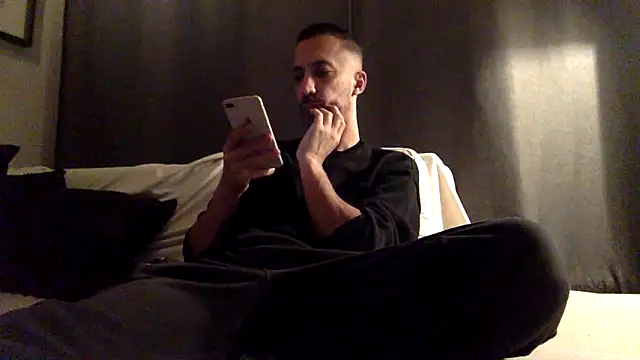 who am i x404 online show from 10/07/25, 10:00