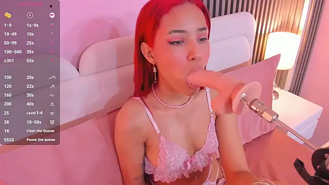 Snapshot of mia_poppy_ chatting on 03/22/25, 08:04 mia poppy online show from 03/22/25, 08:04