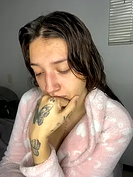 Mia  Gray online show from 10/21/25, 03:22