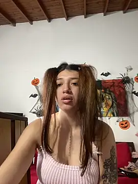 Mia  Gray online show from 10/28/25, 07:57