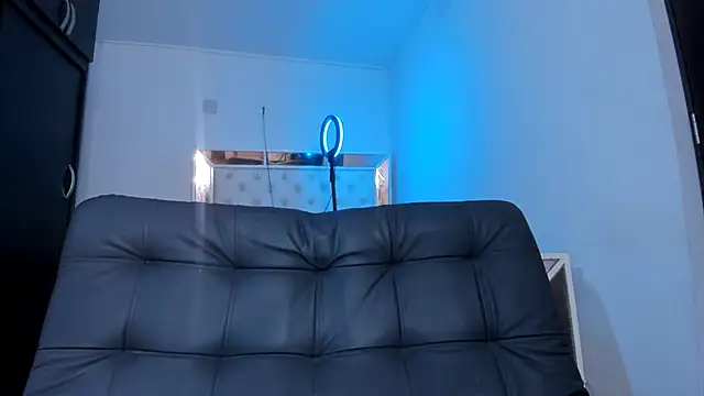 Bella  hamilton online show from 12/17/25, 01:10