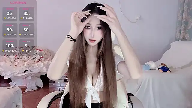 Snapshot of Tsuki-MM chatting on 10/01/25, 06:40 Tsuki-MM online show from 10/01/25, 06:40