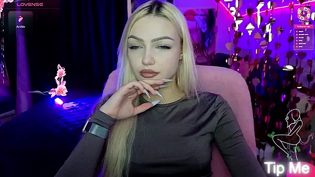 LinaLirian online show from 02/17/26, 02:14