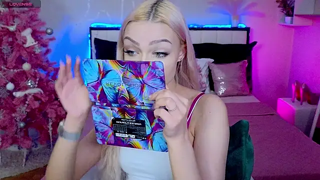 LinaLirian online show from 01/12/26, 06:36