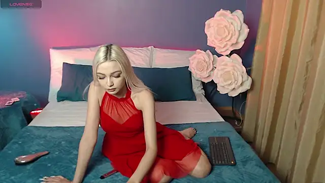 LinaLirian online show from 10/25/25, 02:17