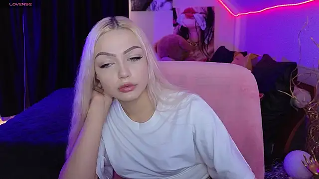 LinaLirian online show from 01/18/26, 01:36