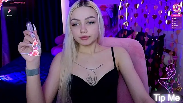 LinaLirian online show from 02/25/26, 10:04