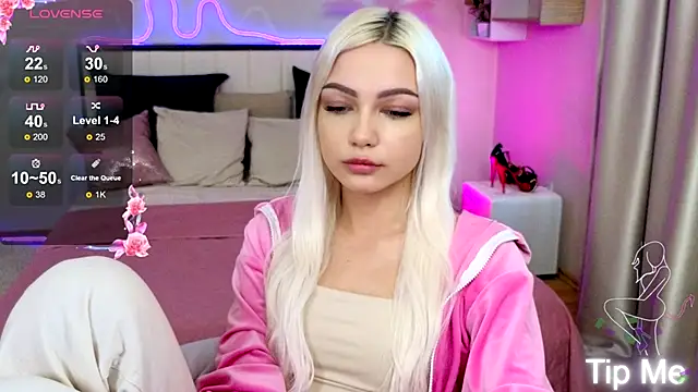 LinaLirian online show from 10/15/25, 07:16