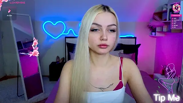 LinaLirian online show from 02/11/26, 10:04