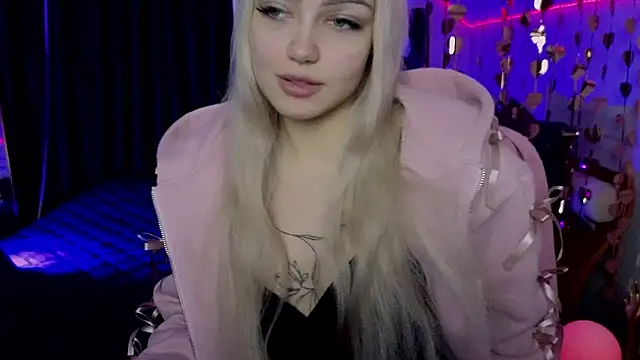 LinaLirian online show from 03/23/26, 10:04