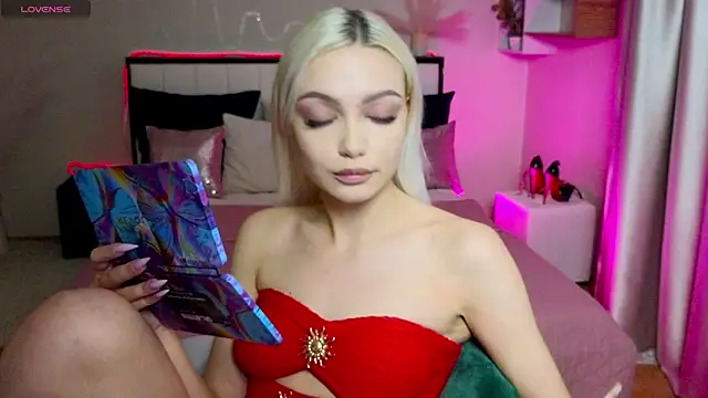 LinaLirian online show from 10/24/25, 02:16