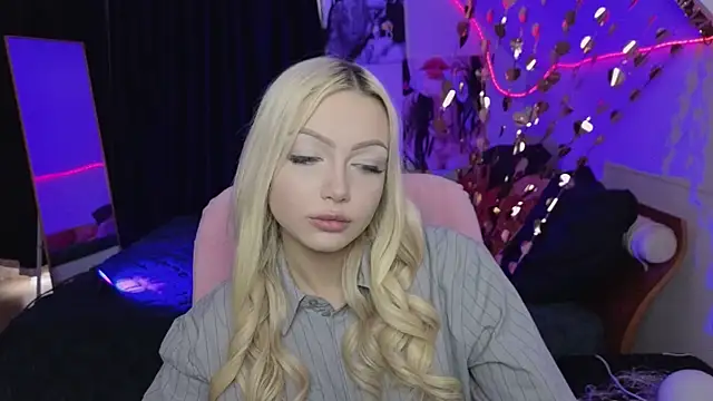 Snapshot of LinaLirian chatting on 07/11/26, 10:04 LinaLirian online show from 07/11/26, 10:04