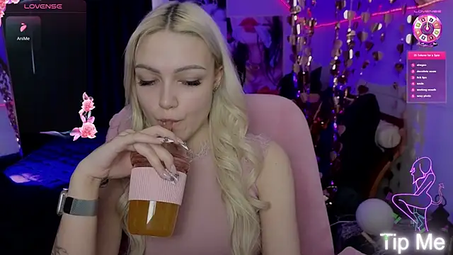 LinaLirian online show from 04/14/26, 10:09