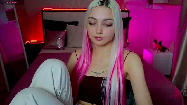 LinaLirian online show from 11/08/25, 01:36