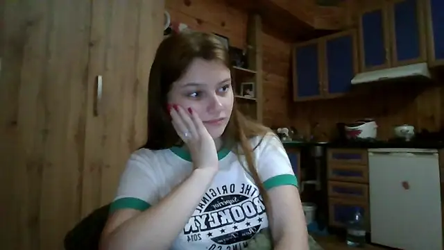 Snapshot of Little_shygirl chatting on 09/19/25, 02:15 Little shygirl online show from 09/19/25, 02:15