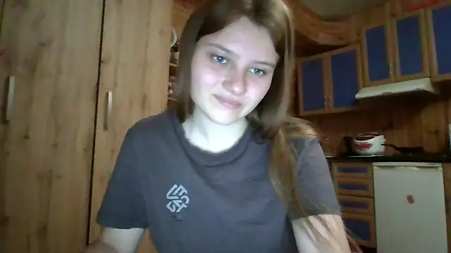 Snapshot of Little_shygirl chatting on 09/30/25, 04:18 Little shygirl online show from 09/30/25, 04:18
