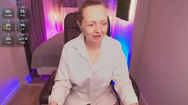 Snapshot of Karen_Villis chatting on 10/07/25, 11:44 Karen Villis online show from 10/07/25, 11:44