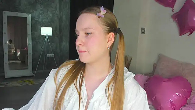 Snapshot of Candy_Cansew chatting on 06/05/26, 06:52 Candy Cansew online show from 06/05/26, 06:52