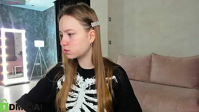 Candy Cansew online show from 10/26/25, 01:06