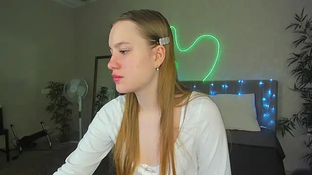 Candy Cansew online show from 12/03/25, 01:06