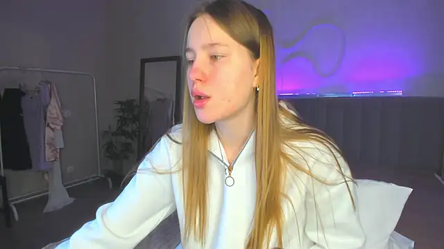 Snapshot of Candy_Cansew chatting on 09/10/25, 01:37 Candy Cansew online show from 09/10/25, 01:37