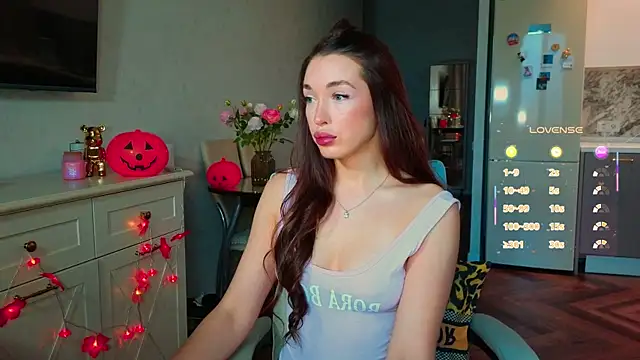 Snapshot of yourr_Evaa chatting on 11/02/25, 02:27 yourr Evaa online show from 11/02/25, 02:27