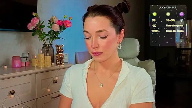 Snapshot of yourr_Evaa chatting on 11/23/25, 02:10 yourr Evaa online show from 11/23/25, 02:10