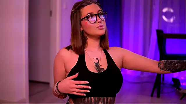 AryaDeluna online show from 10/24/25, 06:07