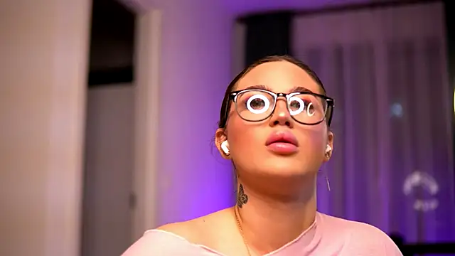 AryaDeluna online show from 11/26/25, 07:36