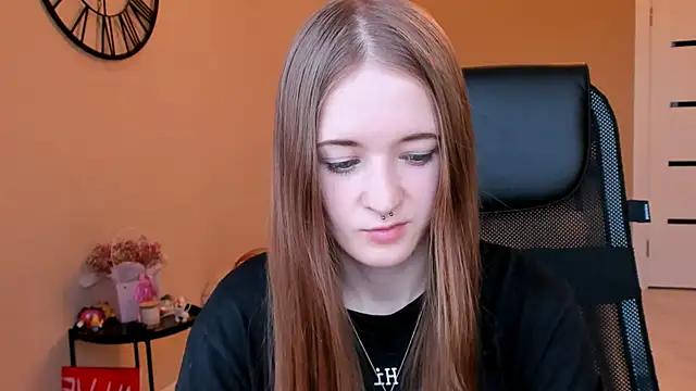 KateKayer online show from 10/22/25, 09:31