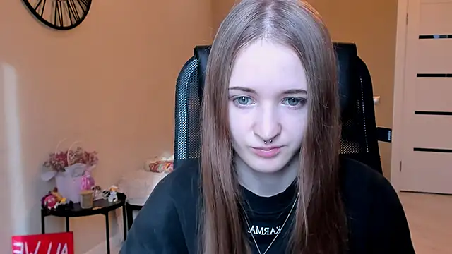 KateKayer online show from 11/04/25, 10:52